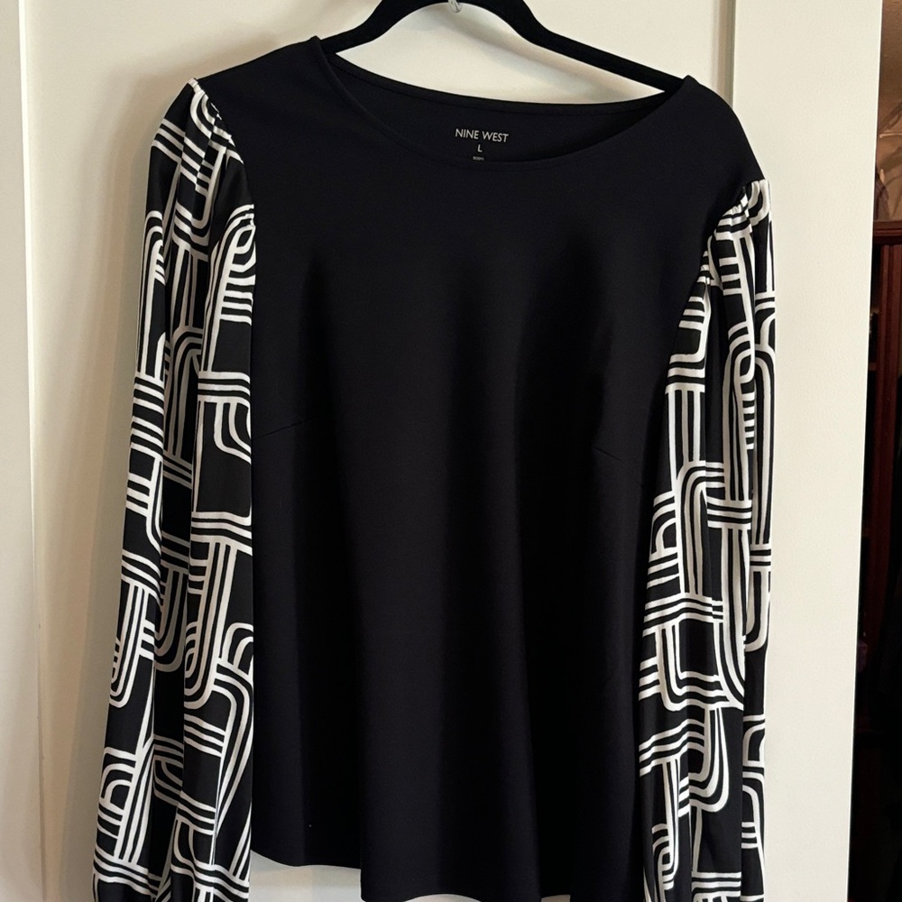 🔥Price Drop🔥Nine West Black Long-Sleeve Top with White Geometric Print Sleeves